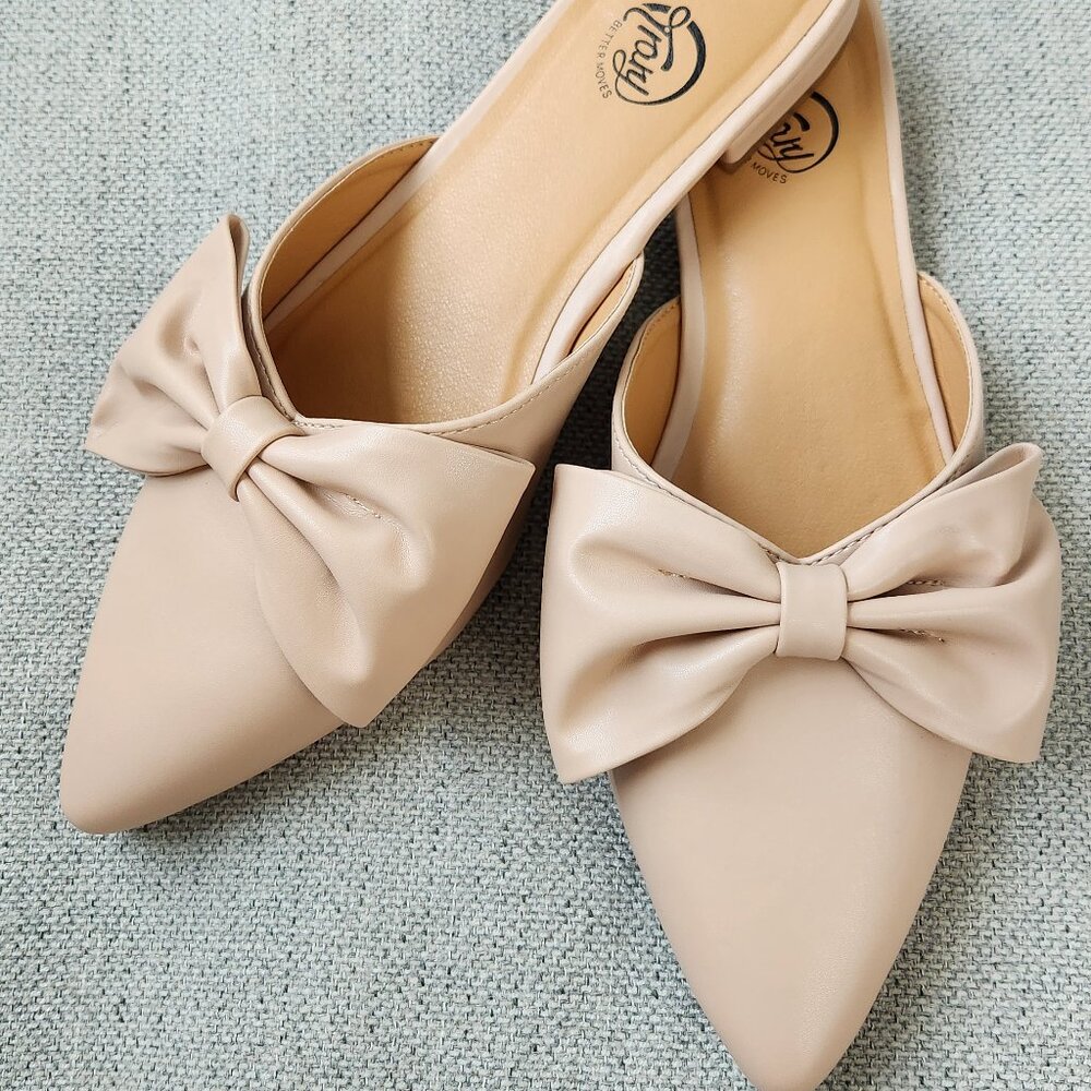 Trary Beige Mules with Accent Bow, Size 7.5 [NWT]